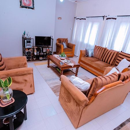 Faraja Homestay: Urban Comfort with Free Wi-Fi Moshi Exterior photo